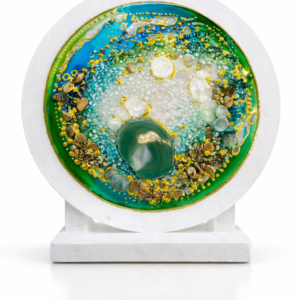 Universo Decorativo Artesanal en Resina – Diseño Geoda Verde con Cristales y Detalles Dorados X 30 CM