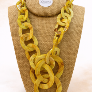 Collar De Resina Color Amarillo SISUIERAS
