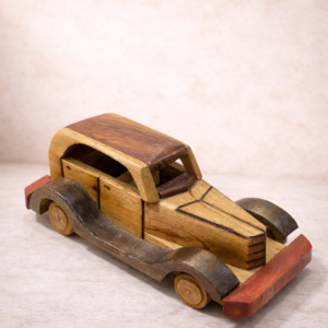 Auto Artesanal de Madera tallado a mano ( 16 CM )
