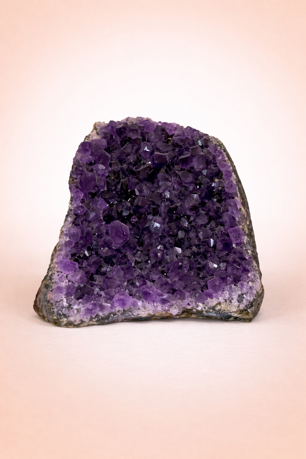 Amatista en bruto natural ( 8 X 7 CM )