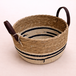 Canasto Natural con Asas de cuero Pequeño ( 26 X 21 )
