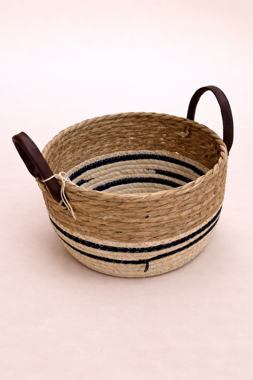 Canasto Natural con Asas de cuero Pequeño ( 26 X 21 )