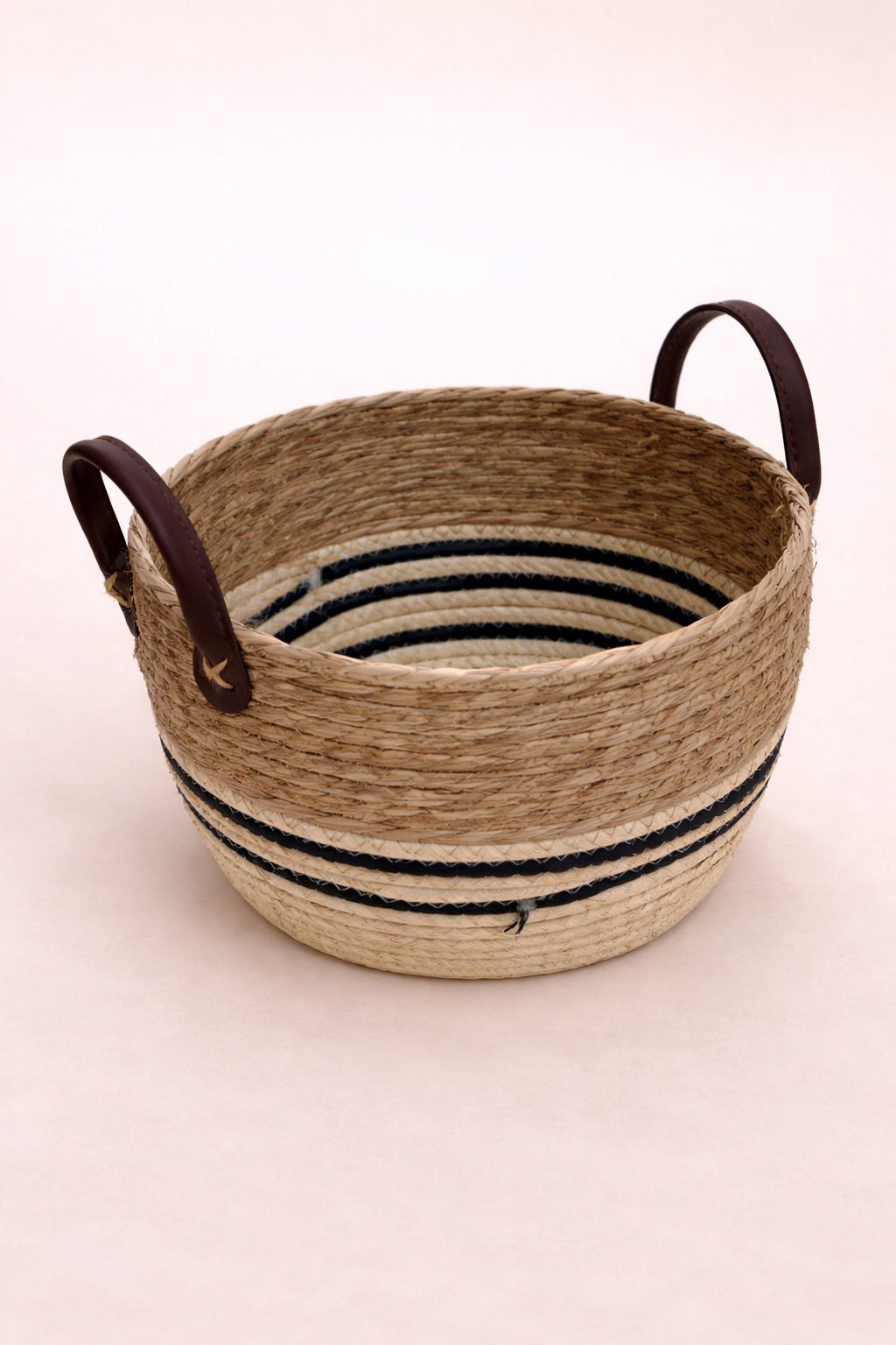 Canasto Natural con Asas de Cuero mediano ( 26 X 21 CM )