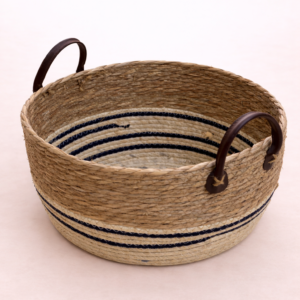 Canasto Natural Rayado con Asas de Cuero Grande  ( 32 X 24 CM )