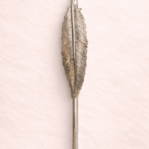 Cinto Pluma Metálica — Elegancia Minimalista